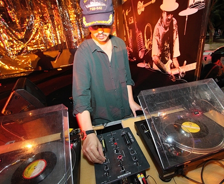 DJ Maft Sai spins funky Issan music.